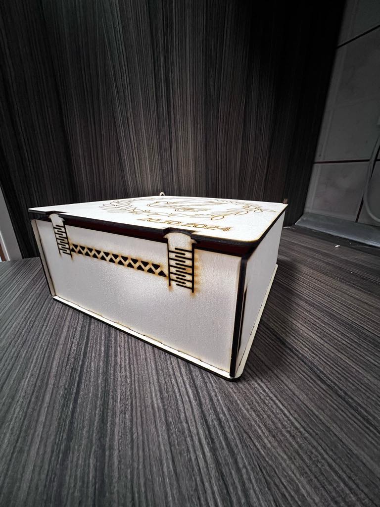 Personalizirana spominska škatla za sveti krst ali birmo