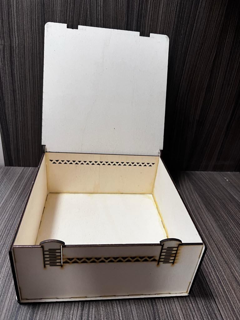 Personalizirana spominska škatla za sveti krst ali birmo